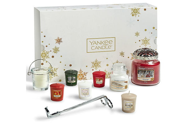 Buy Yankee Candle Gift Set | with 8 Scented Candles, Votive Holder, Wick Trimmer and Illuma-Lid Candle Topper | 11-Piece Candle Set